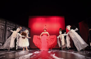 Prva repriza predstave „Divlji labudovi“ u Lutkarskom pozorištu