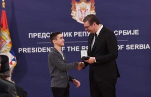 Veljko najmlađi dobitnik zlatne medalje za zasluge, Narodnoj biblioteci Sretenjski orden