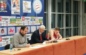 Šakota: „Zvezda iskusnija i mirnija u završnici meča“ Dragan Šakota i Vladimir Štimac foto: L.M.