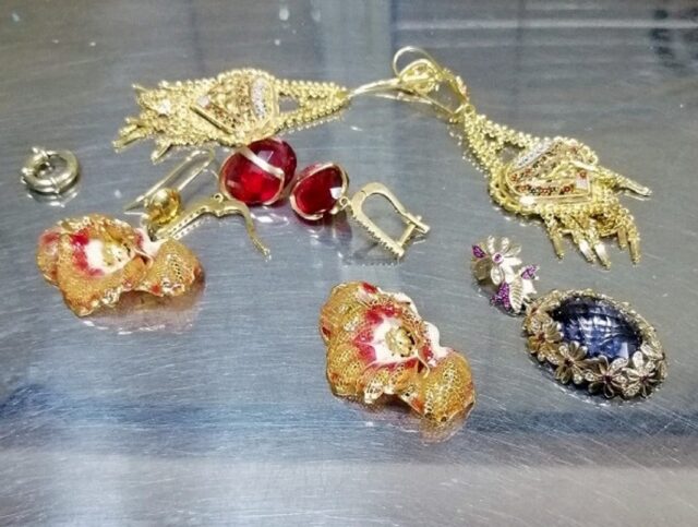 deo zaplenjenog nakita