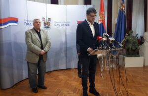 Sutra se zatvaraju svi gradski šalteri, javni prevoz po letnjem redu vožnje