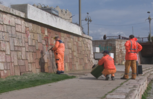 Počelo uklanjanje grafita na Keju novom mašinom Uklanjanje grafita