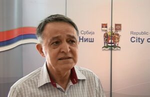 Javni prevoz po redovnom redu vožnje, kafići otvoreni do 20 sati