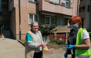 Nastavljena dostava paketa penzionerima u GO Medijana, najveći broj volontera do sada