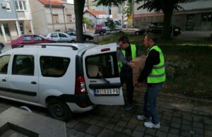 Podela paketa penzionerima u Ulici 9. brigade, novi brojevi telefoni u GO Medijana