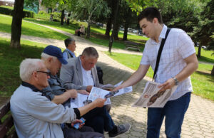 Mladi Kancelarije za mlade GO Medijana sa građanima u Svetosavskom parku