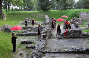 Nišville 2020 ONLINE – drugo veče (petak, 14.08.) Pozorište, Galeas, Balkanophonia i Slide Ride.