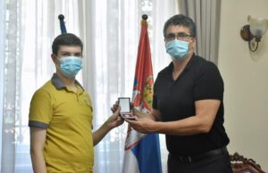 Zlatnik Cara Konstantina za Žarka Ivkovića, osvajača srebrne medalje na Međunarodnoj olimpijadi iz hemije