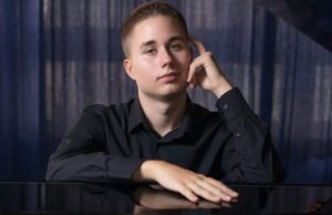 Mladi niški pijanista pred sudom zbog sviranja klavira u svom stanu