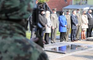 Parastos i venci na Vojničkom groblju u Nišu