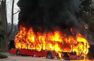 Izgoreo autobus na okretnici u Niškoj Banji, srećom nema povređenih
