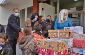 Grad Niš podelio deci više od 2000 paketića