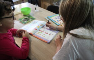 MK Group i AIK banka donirali 30.000 evra Centru za podršku porodici putokaz u Nišu