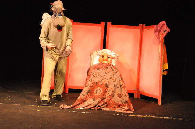 Crvenkapa na zrnu graška, foto Arhiva Pozorišta lutaka 1