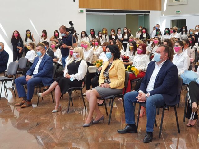 Ustanova Pčelica dodela ugovora