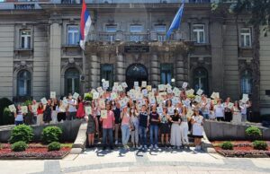 Gradonačelnica Niša Dragana Sotirovski uručila ugovore o stipendiranju najboljim učenicima i studentima