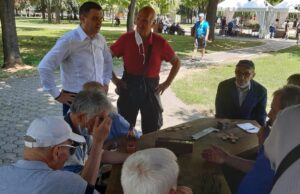 Predsednik opštine Medijana obišao penzionere u parku Svetog Save