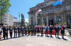 Ispred gradske kuće upriličen je prijem za goste, povodom proslave gradske slave