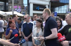 ŠTO DA NE KAŽEM – DO POLITIČARA JE, NIJE DO NOVINARA