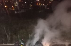 U Zetskoj ulici izgoreo automobil Mercedes (video)