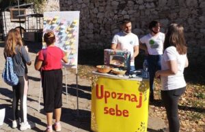 Volonteri Psihološkog savetovališta za studente sa građanima razgovarali o važnosti brige o sebi