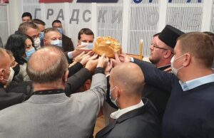 Srpske napredna stranka u Nišu sečenjem slavskog kolača obeležila svoju krsnu slavu „Sveta Petku“