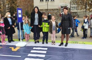 Školi “Ratko Vukićević” predat saobraćajni poligon na upotrebu: Veliki broj dece spremnih da uče