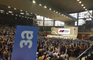 Dragana Sotirovski, Jelena Žarić Kovačević i Zvezdan Milovanović u predsedništvu SNS-a