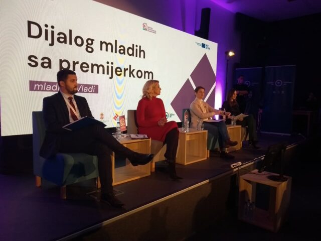 Dijalog mladih sa premijerkom foto GP018