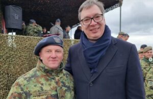 Predsednik sreo druga iz vojske posle 30 godina