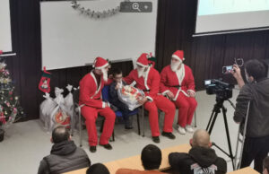 Na niškom DIF-u dodeljeni novogodišnji paketići deci sa autizmom