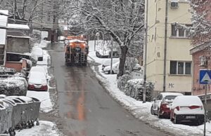 JKP „Mediana“ Niš – Obilazak reona i posipanje putne soli Čišćenje JKP Medijana