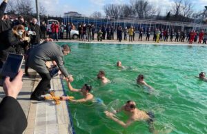 Ilija Kocić osvojio Bogojavljenski krst na bazenu na Čairu