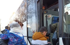 U organizaciji Gradske opštine Medijana, 27-oro dece i 14 hranitelja, otputovalo je na odmor na Zlatibor