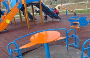 Tokom prazničnih noći demolirani mobilijari u parku iza Delte: Policija identifikovala tri lica