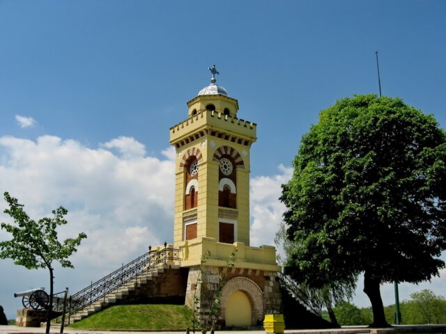 Spomenik na brdu Čegar