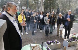 Učenici OŠ „Učitelj Tasa“ i predstavnici GO Palilula položili vence na grob Učitelj Tasi