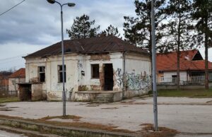Održano obećanje : Srušena stara skolski zgrada u Popovcu, zameniće je fiskulturna sala