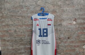 Dres odbojkaša Marka Podraščanina na licitaciji LFN