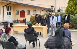 GO Crveni krst uručila novčanu pomoć samohranim roditeljima