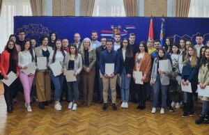Studentima podeljeni ugovori o obavljanju prakse u organima lokalne samouprave