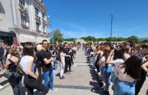 Održan maturantski ples na Trgu kralja Milana posle duže pauze