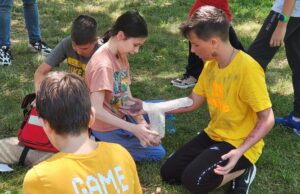 Održano takmičenje u pružanju prve pomoći ispred Dečjeg kulturnog centra