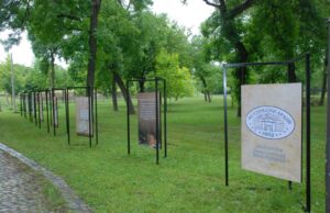 Izložba ispred Gradske kuće 1. juna „Učtivo Vas pozivamo na slavu“