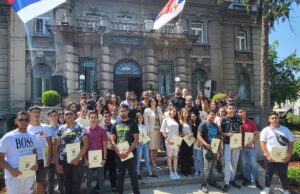 Učenicima i studentima romske nacionalnosti uručeni ugovori o stipendiranju