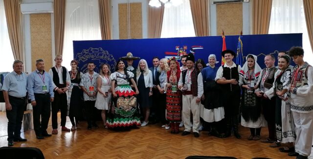 Folklorci na prijemu u Gradskoj kući foto GP018
