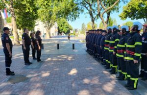 Kulturno-umetnički program i pokazna vežba vagtrogasnih društava za grasdku slavu