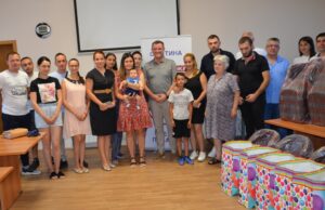 PREDSEDNIK OPŠTINE BELA PALANKA GORAN MILjKOVIĆ URUČIO BEBI PAKETE