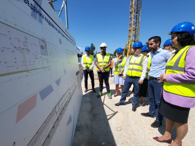 Ministar Momirović u poseti radovima na rekonstrukciji niškog aerodroma foto GP018