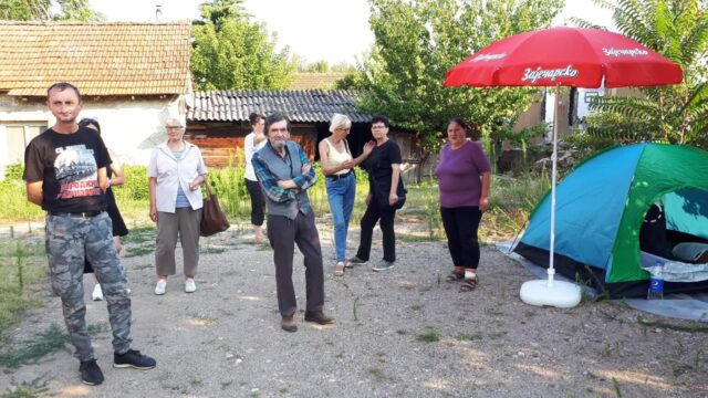 Stanari Aleksandra Medvedeva i građani Niša foto GP018